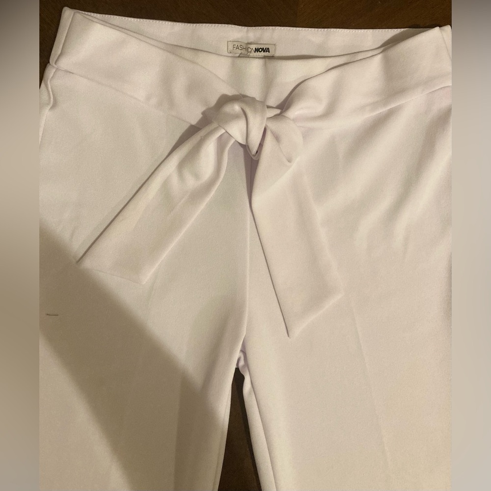 Ladies NWT Fasion Nova size Medium pull on flare white stretchy pants